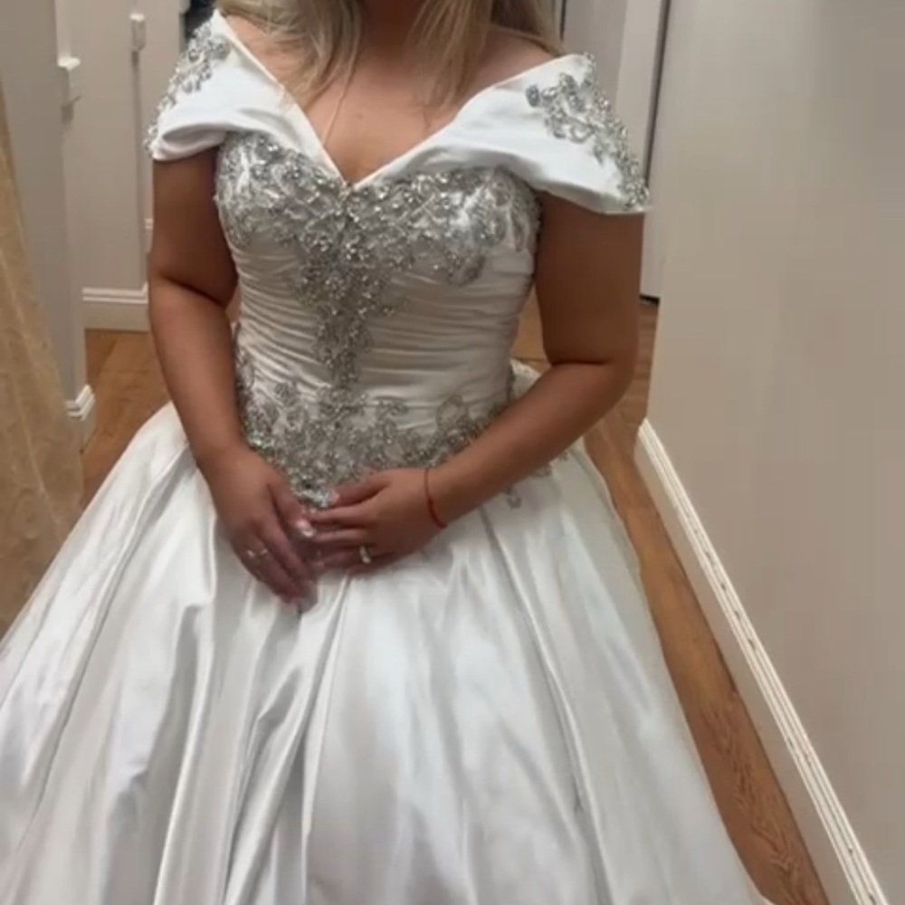 Elegant White Wedding Dress